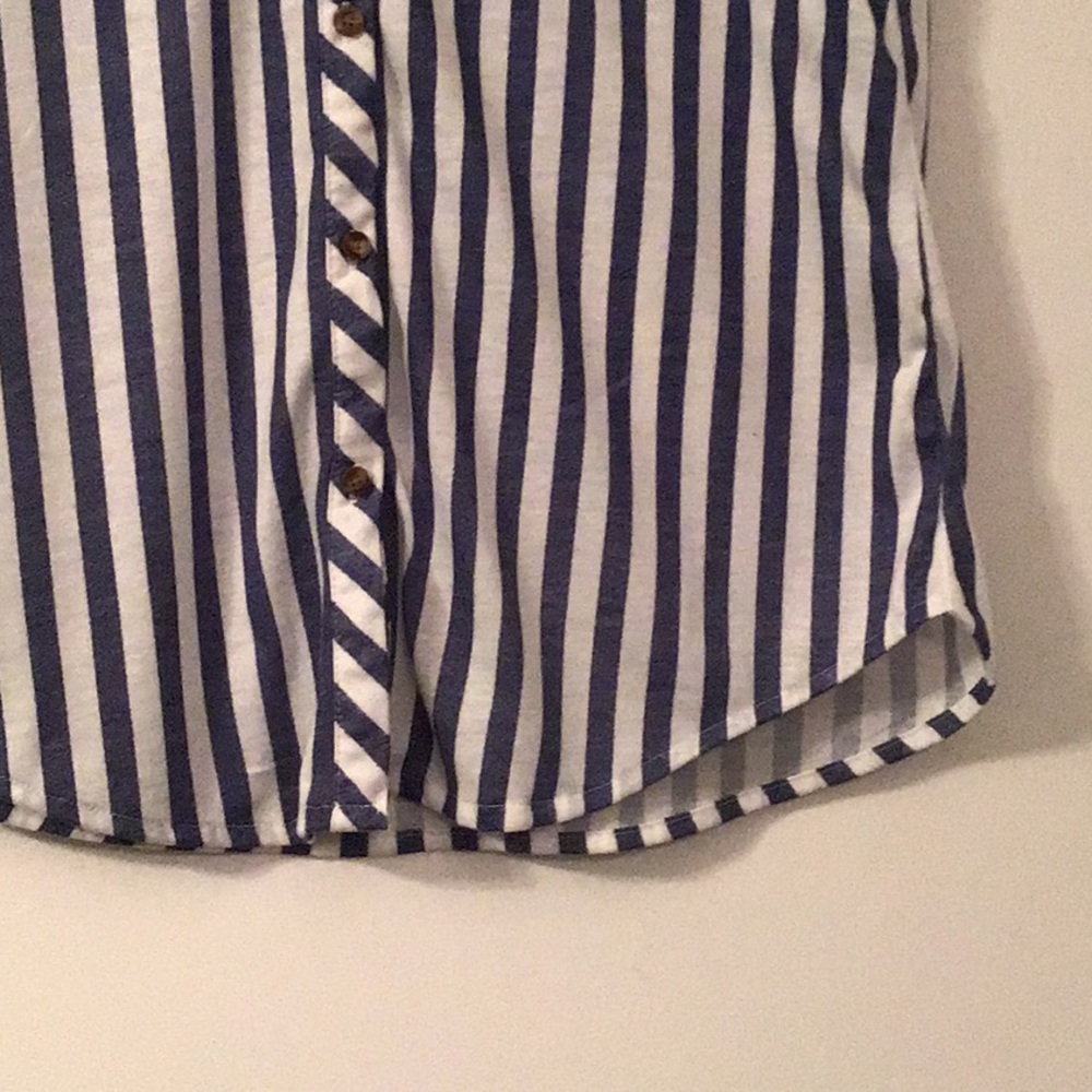 🌺Spring🌺Blue And White Stripe Button-Down - Picture 3 of 7